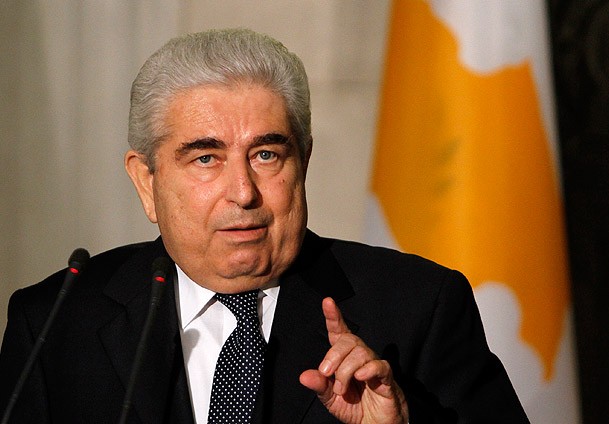 Ekonomik kriz Hristofyas'ı ağlattı