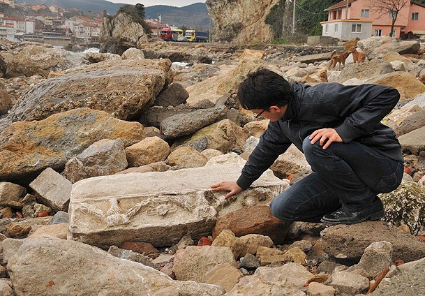 Fırtına tarihi kalıntıları çıkardı