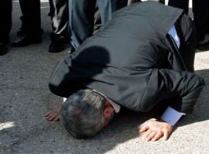 Meşal, Gazze'de şükür secdesi yaptı