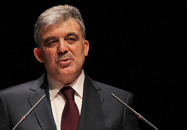 Yasayı titizlikle incelettim