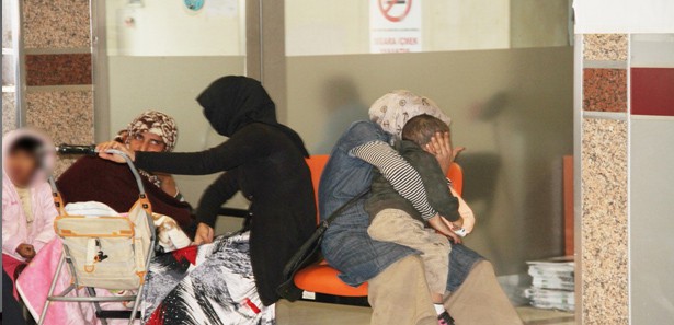 Parayı bebek bezine sakladı