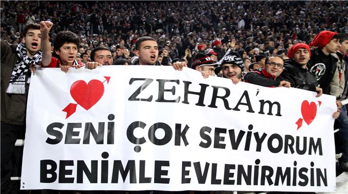 Maçta evlilik teklifi