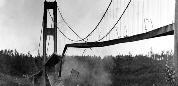 Rüzgar dev asma köprüyü böyle yıktı!