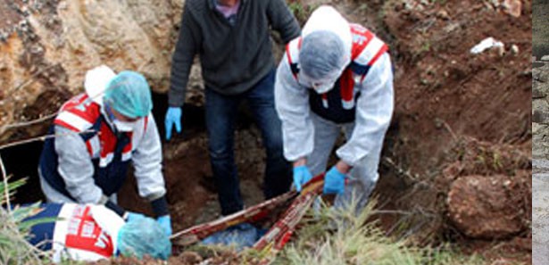 Emekli pilot evinde ölü bulundu