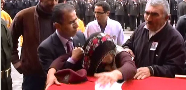 Şehit oğlunun acısına 1 ay dayanabildi!