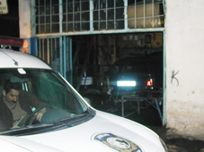 Tamirhanedeki otomobilde yangın