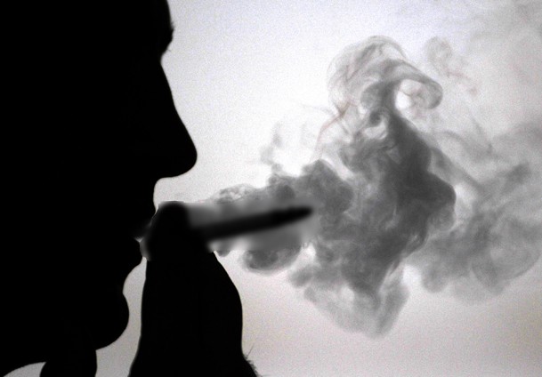 Sigaranın zararı dudakta başlıyor