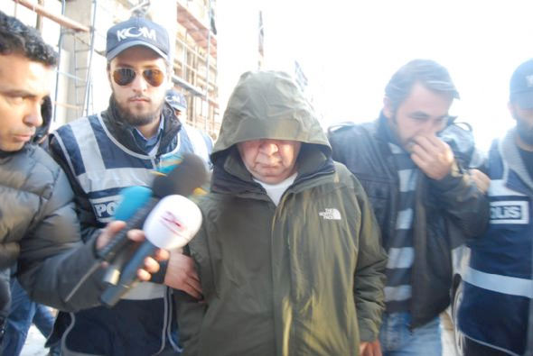 Ak sakallı dede utancından bakamadı! FOTO