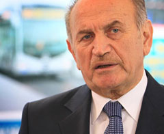 Topbaş: Plan okumayı bilmiyor