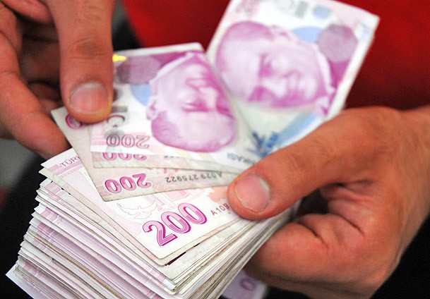 Cari açık azaldı