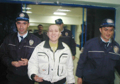 Park halindeki otomobile çarptı
