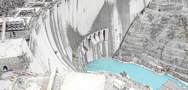 Türkiye birincisi Deriner barajı hizmete giriyor