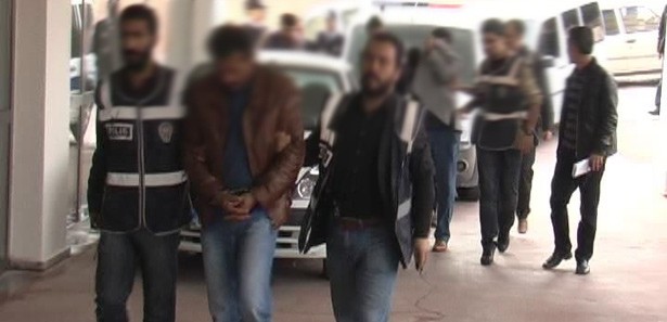 Kızını satan anneye fuhuş baskını