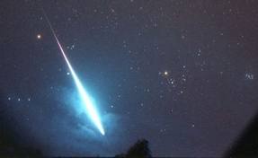 Perşembe'ye göktaşı düştü