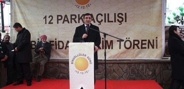 Bu günü kutlamak için 2012 yıl beklediler!