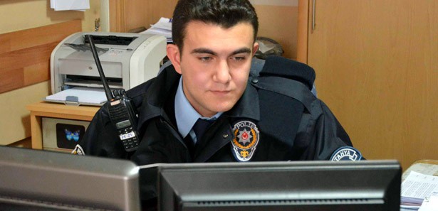 Polis anonsuyla 'evlenme teklifi'