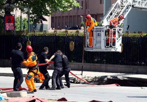 ''Ankara'daki kaldırım göçüğü'' davası başladı