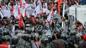 İlker Başbuğ Salonu terk etti