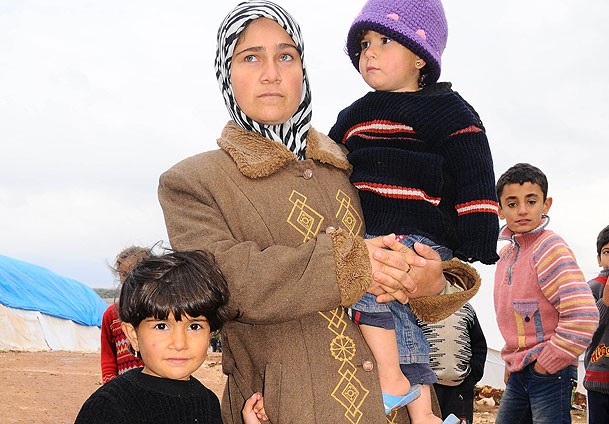 Korkudan minik yürekleri titriyor