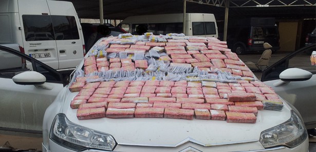 Şırnak'ta bin 565 kaçak telefon ele geçirildi