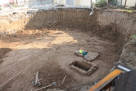 Numune hastanesi inşaatından tarihi mezar çıktı