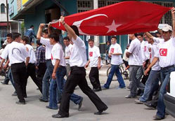 Akkiseli asker adayları yürüdü