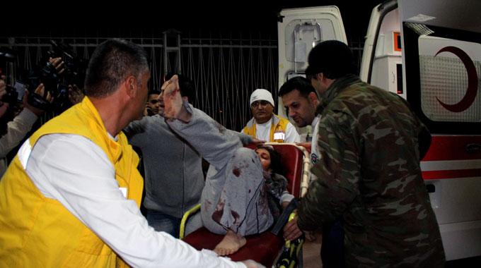 Evinde bıçaklı saldırıya uğradı