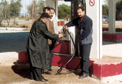 Akaryakıt alırken kazıklanıyoruz!