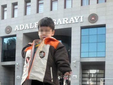 Mahkeme salonunda skandal