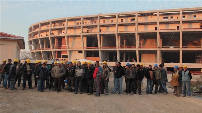 Timsah Arena’da işçiler ayaklandı