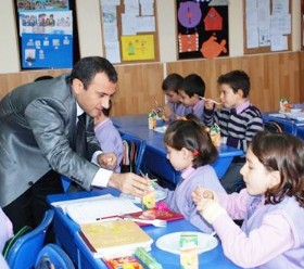 Kaymakam Sonel'de okul ziyaretleri