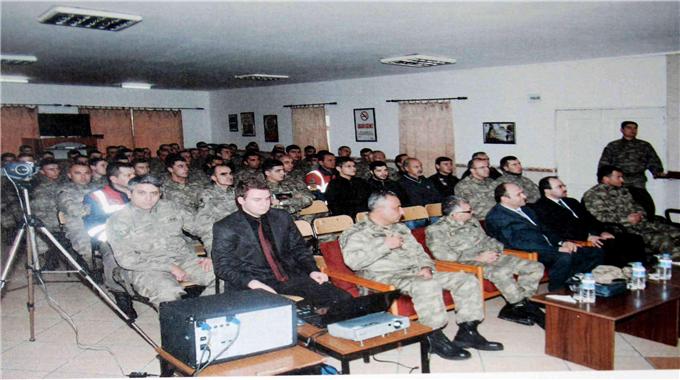 Askerlere ‘kadına şiddet’ semineri verildi