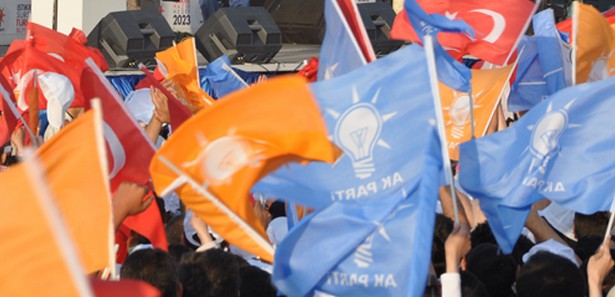 140 kişi topluca AK Parti'ye katıldı