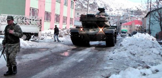 Irak sınırına tank sevkiyatı yapıldı