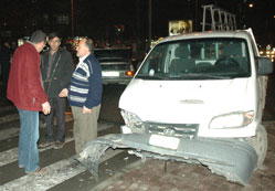 Kaldırıma çıktı