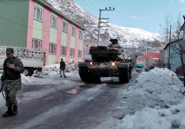 Şırnak'ta askeri araç sevkiyatı