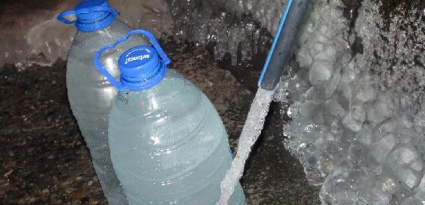 Soğuk hava akan suyu bile dondurdu!