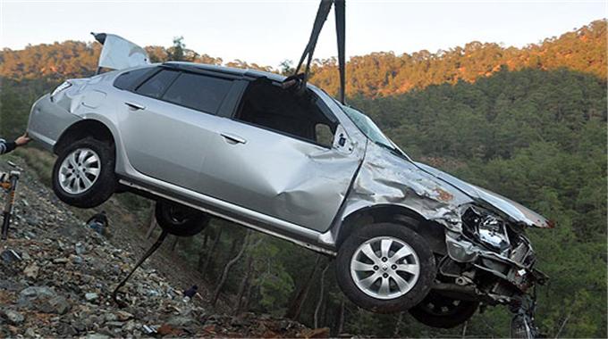 40 metrelik uçuruma çakıldı