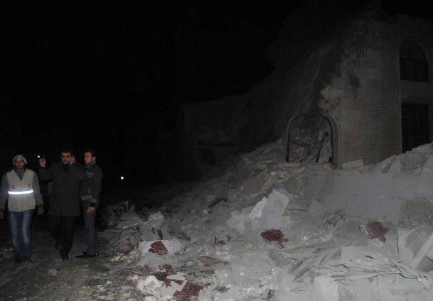 Esed güçleri cami bombaladı: 20 ölü