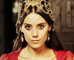 Cansu Dere dünya turunda