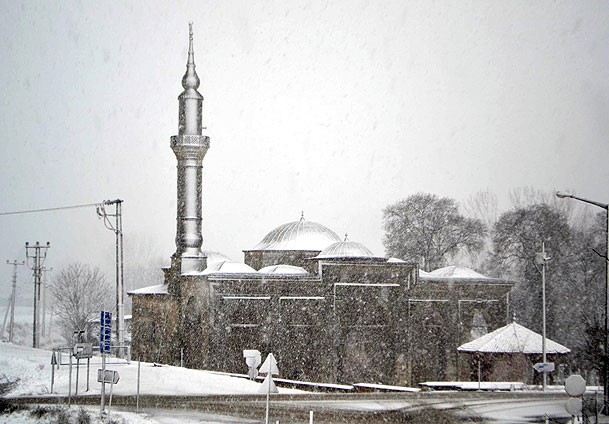 Balkanlar üzerinden kar geliyor