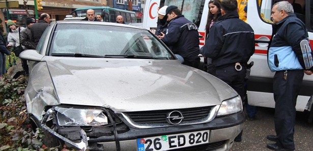 13 yaşındaki kız sürücü şaşkına çevirdi