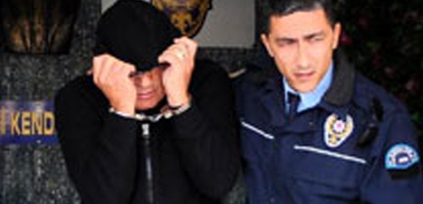 İzmir'de evli kadına şantajla toplu tecavüz