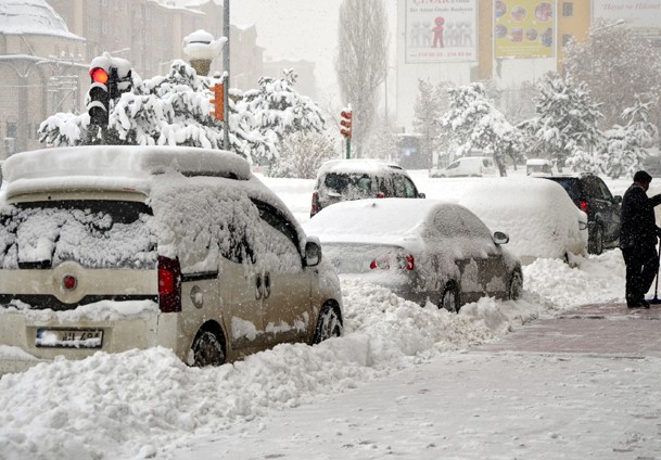 Elazığ ve Erciş'te okullar tatil edildi