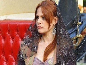 Naz Elmas'ın laneti