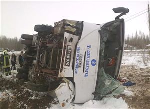Belediye yolcu midibüsü devrildi: 25 yaralı