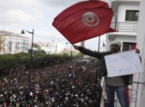 Devrimin ikinci yılında halk öfkeli