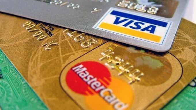 Kredi kartı alma yaşı 11'e düşüyor