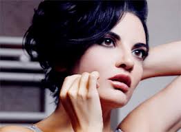 Hem çaldı hem de söyledi