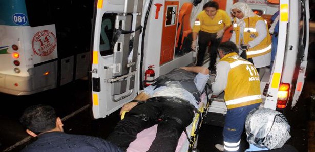 Lise öğrencisi okul çıkışında bıçaklandı